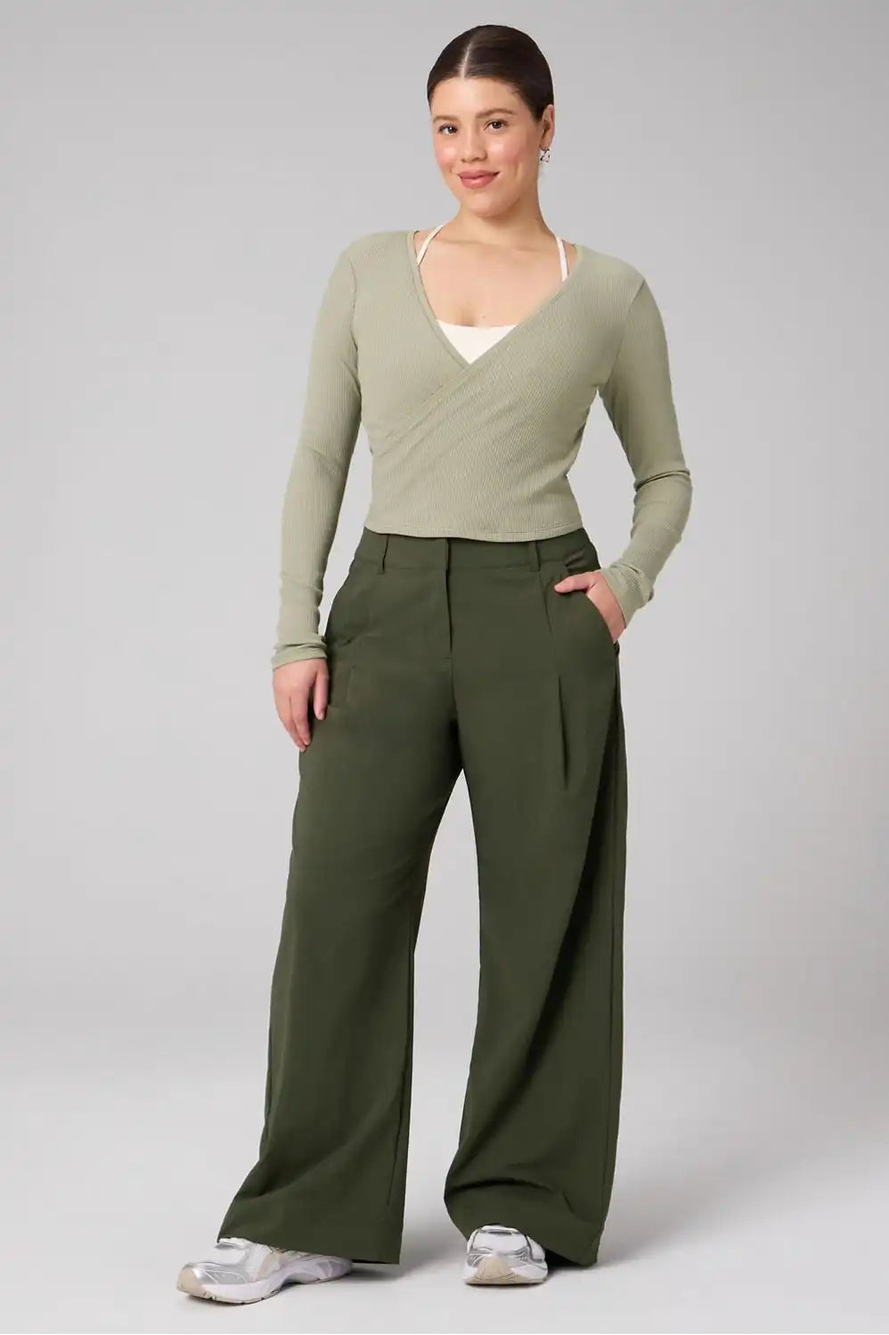 Everyday Wide Leg Mid-Rise Trouser