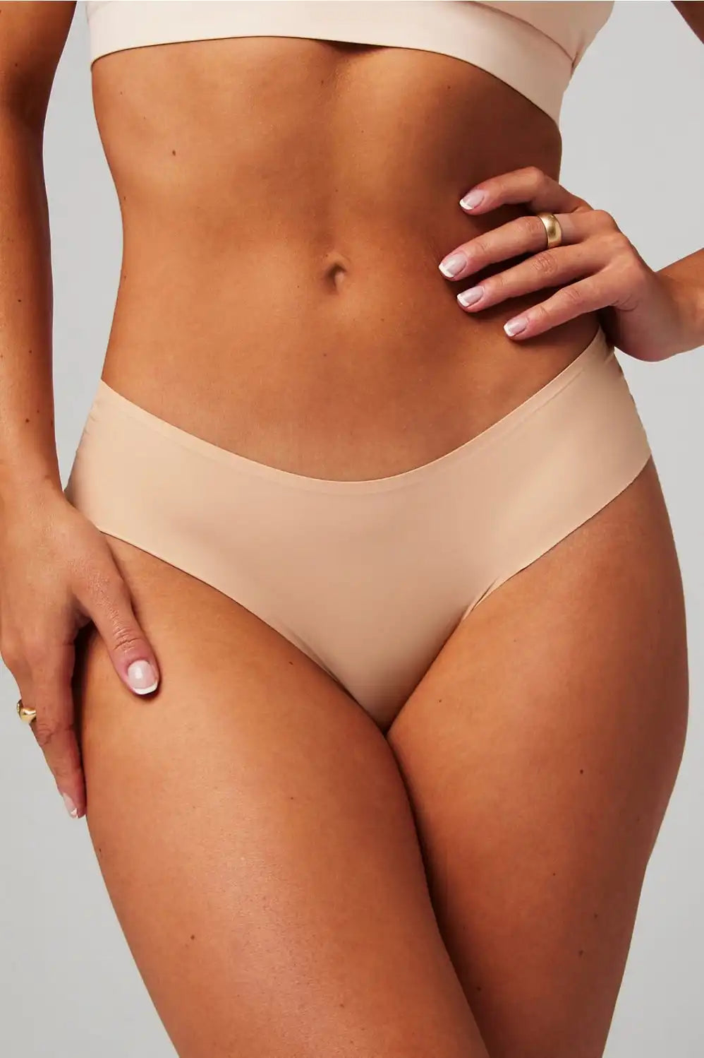No Show Mid-Rise Bikini